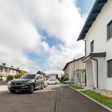 Black & White Apartments Rozna Dolina Liubliana Exterior foto