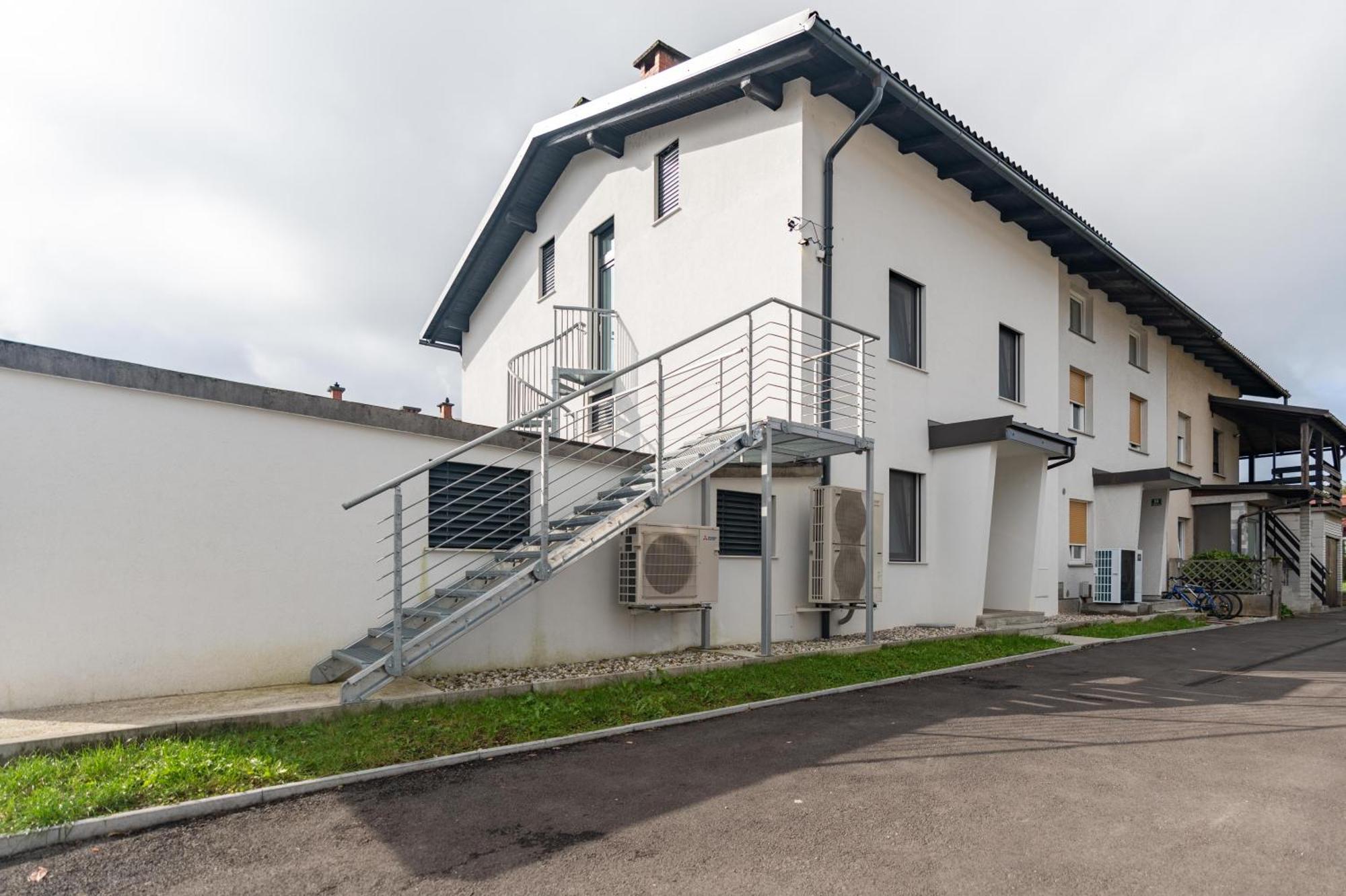 Black & White Apartments Rozna Dolina Liubliana Exterior foto